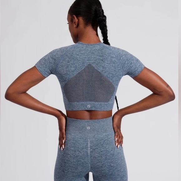 Bundle of 2 Buffbunny Recharge Seamless Crop tops Size S and M - Picture 3 of 5